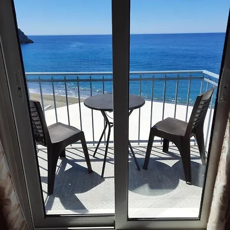 Voula Hotell 3*